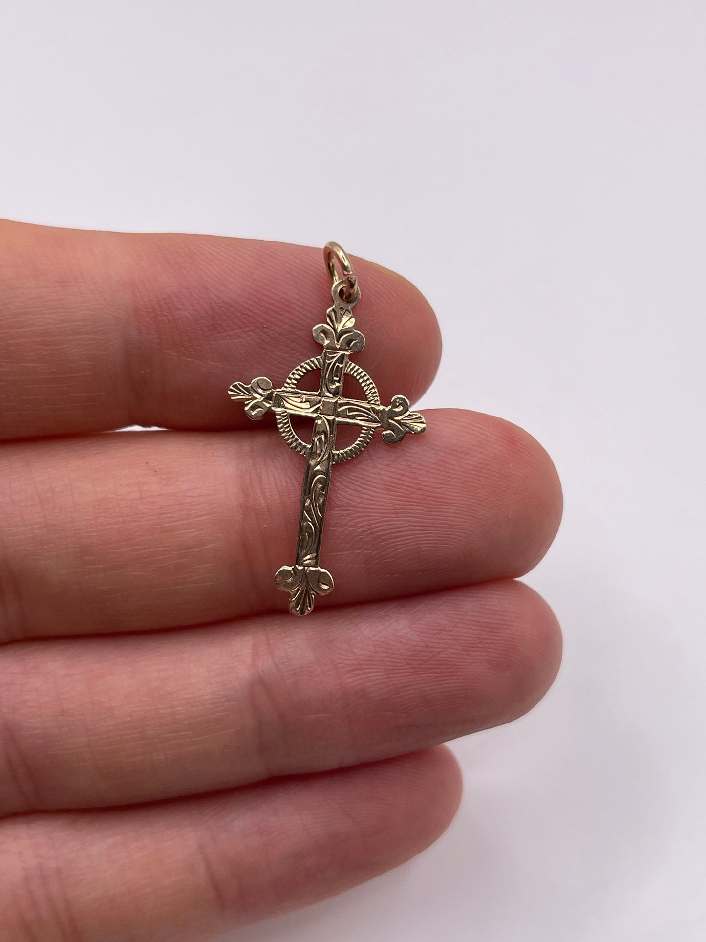9ct gold cross pendant