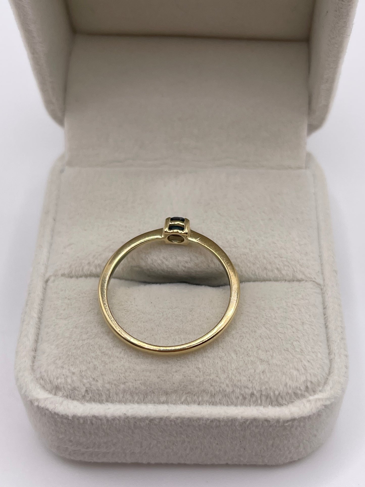 9ct gold blue diamond ring