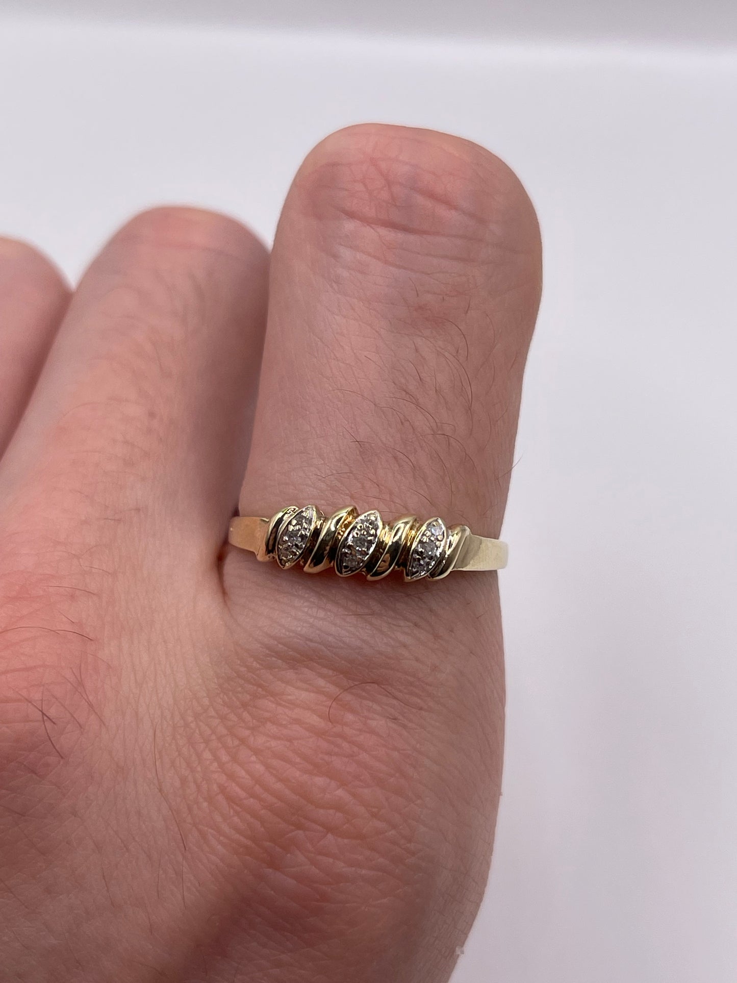 9ct gold diamond ring