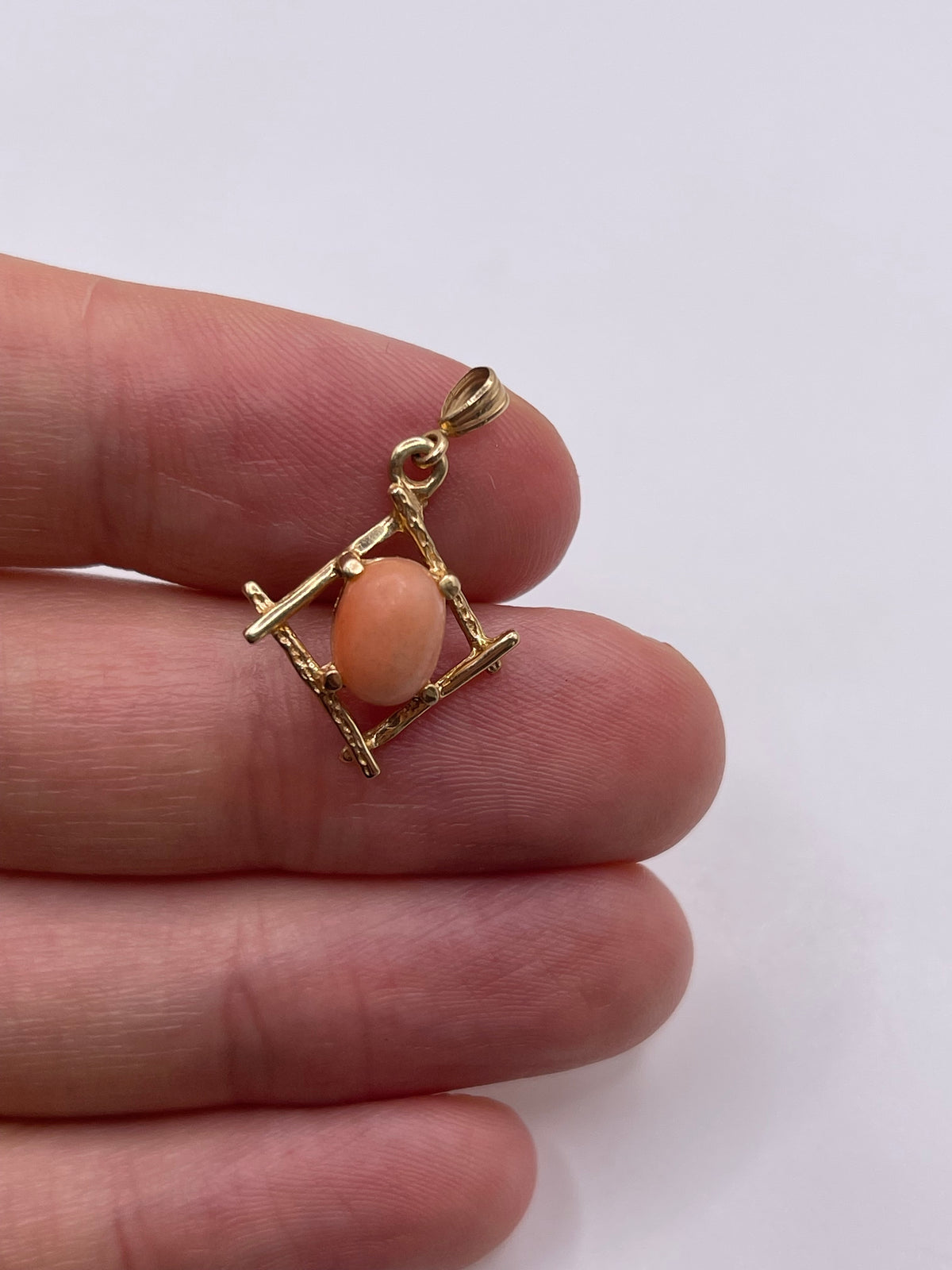 14ct gold coral pendant