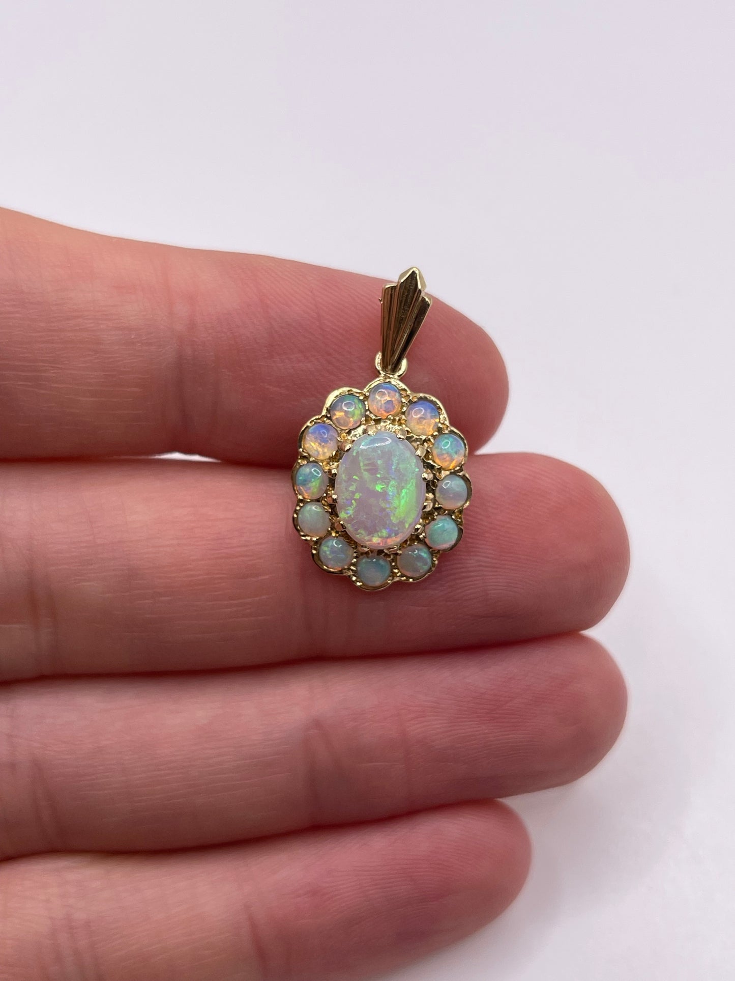 9ct gold opal cluster pendant