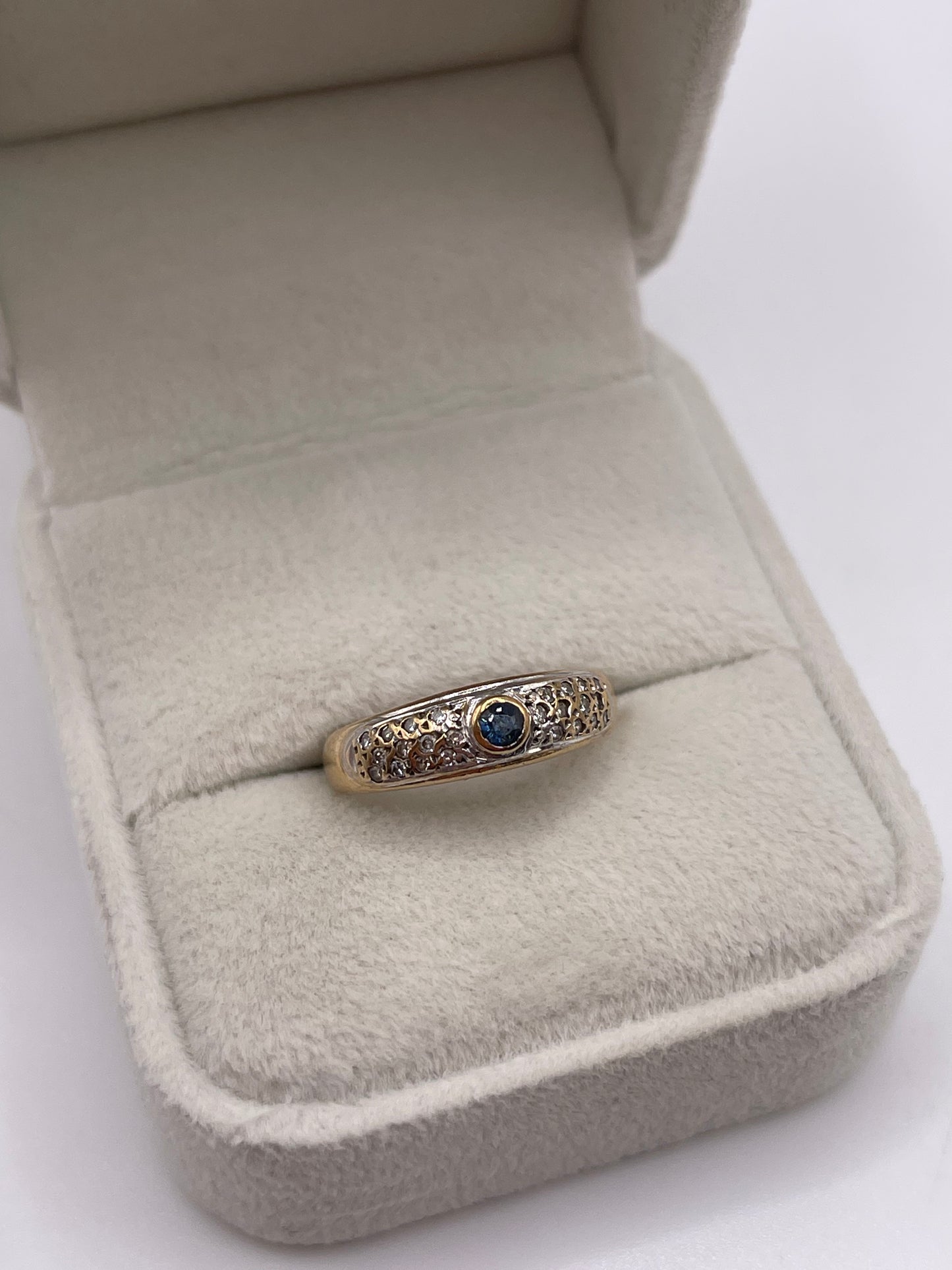 9ct gold sapphire and diamond ring