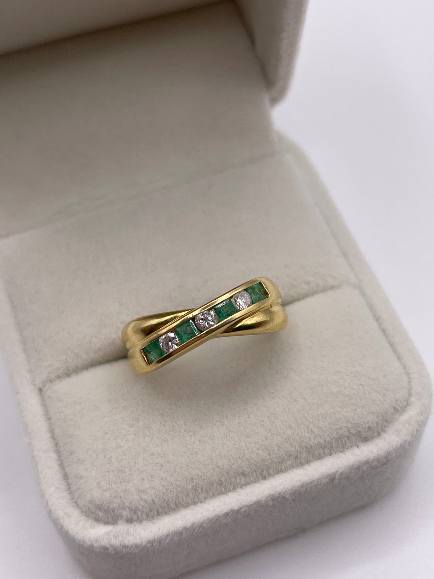 18ct gold and emerald and diamond ring