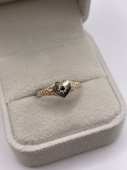 9ct gold sapphire heart ring