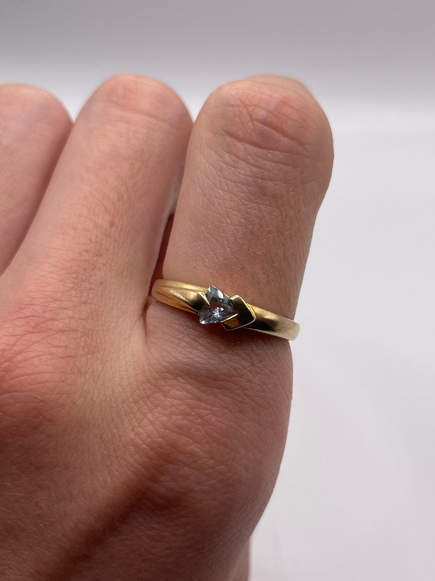 9ct gold topaz ring