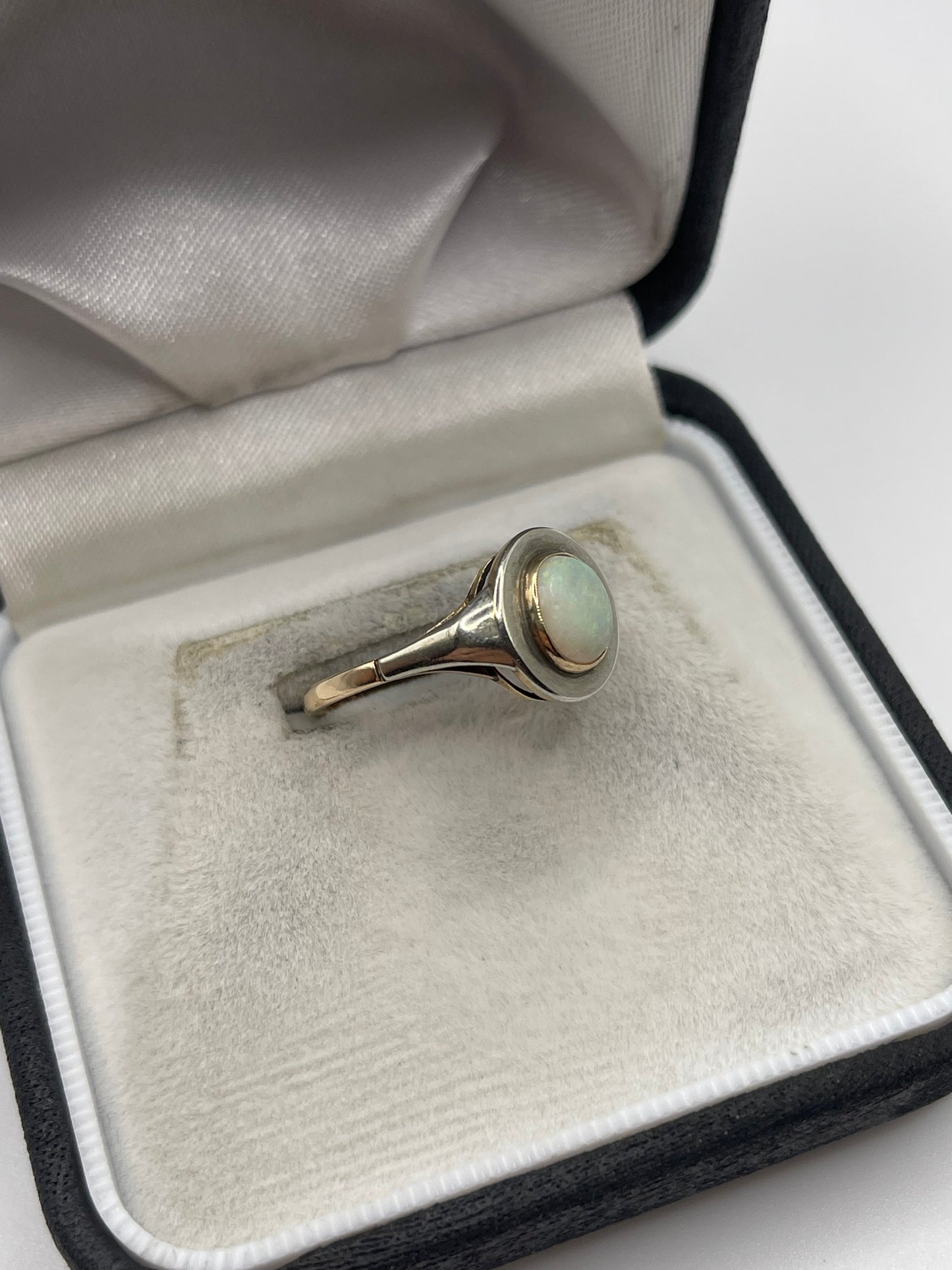 Antique 9ct gold opal ring