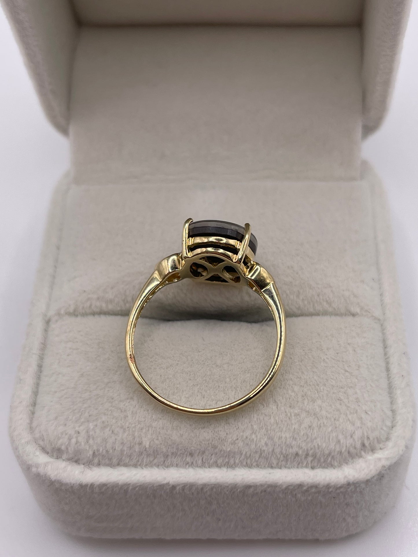 9ct gold Ammolite and zircon ring
