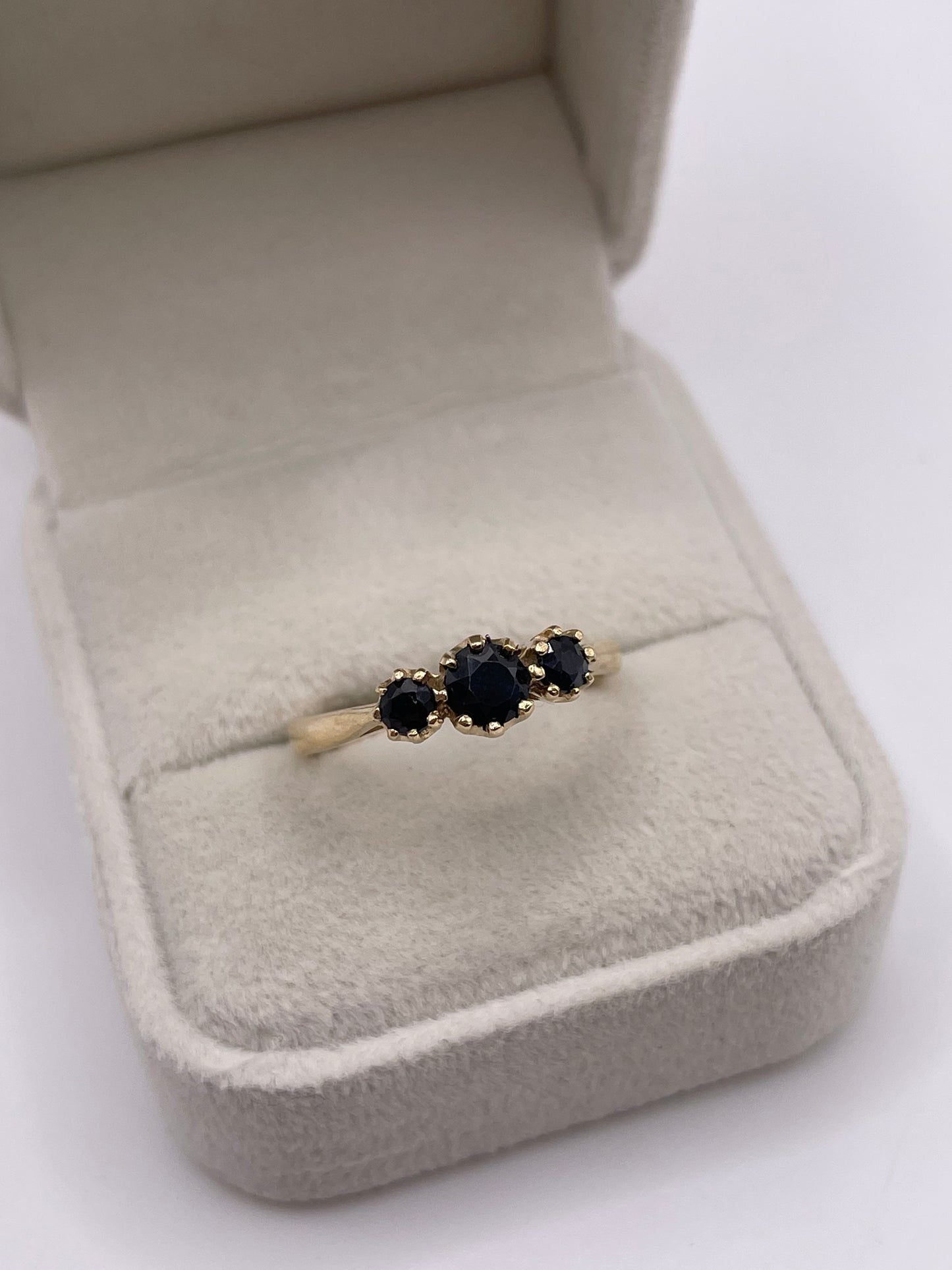 9ct gold sapphire ring