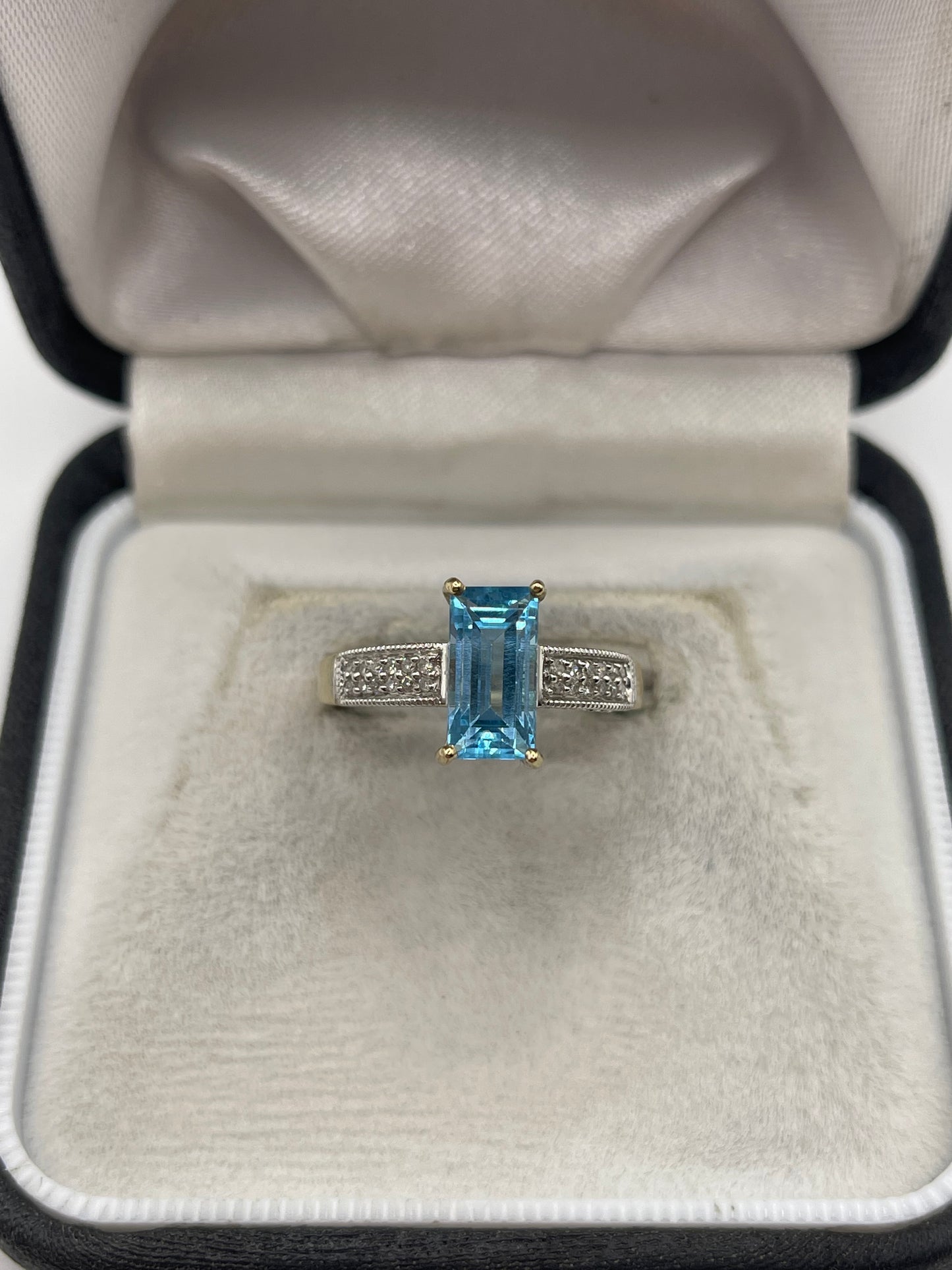 9ct gold topaz and diamond ring