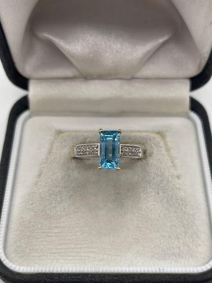 9ct gold topaz and diamond ring