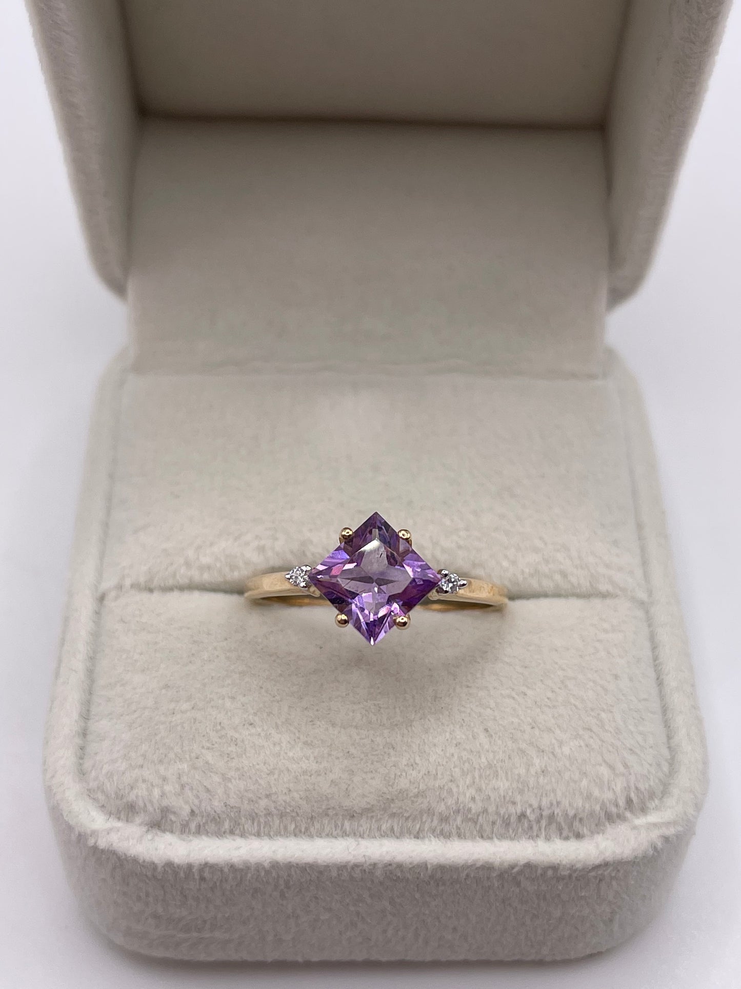 9ct gold amethyst and zircon ring