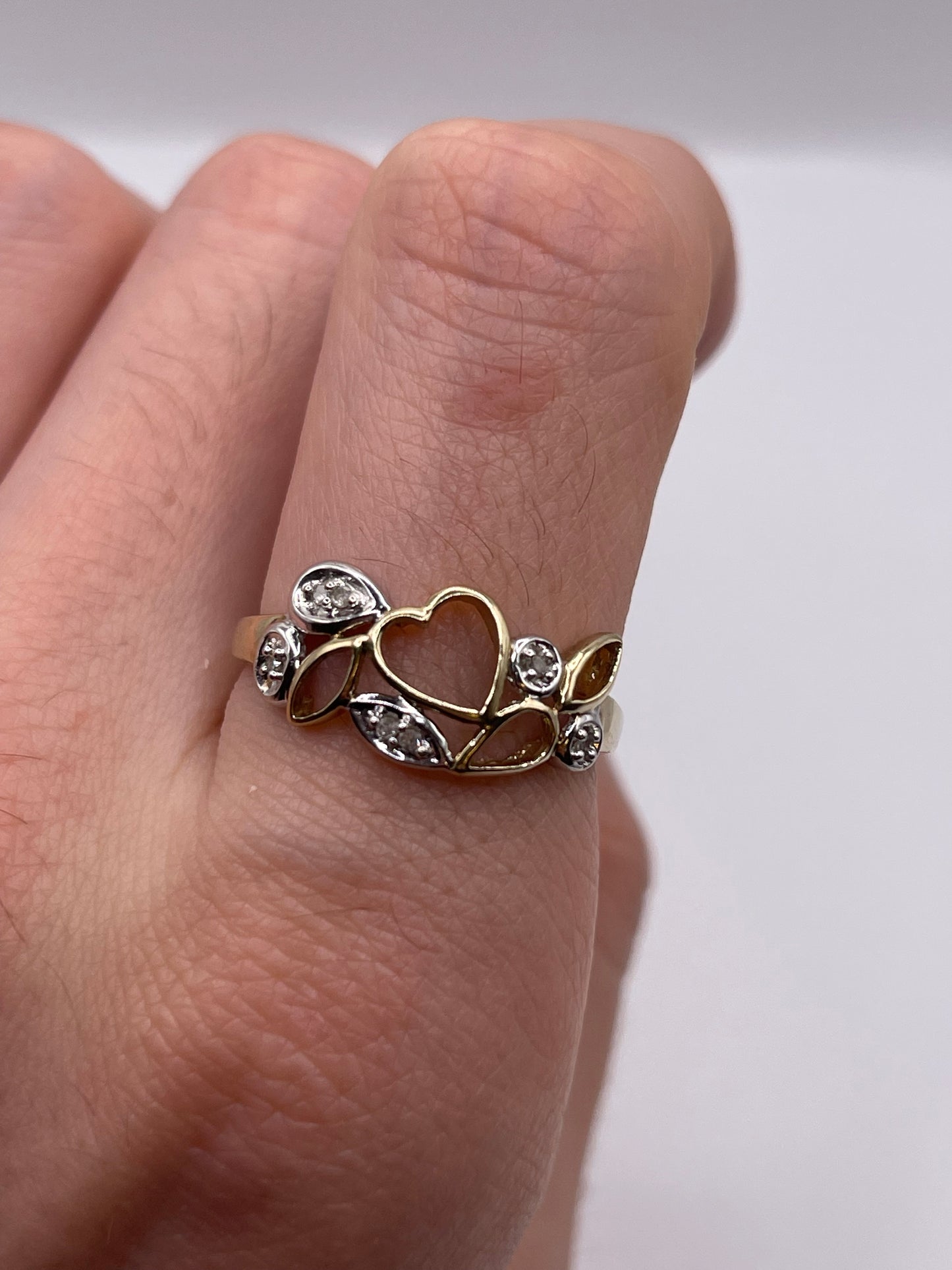 9ct gold diamond ring