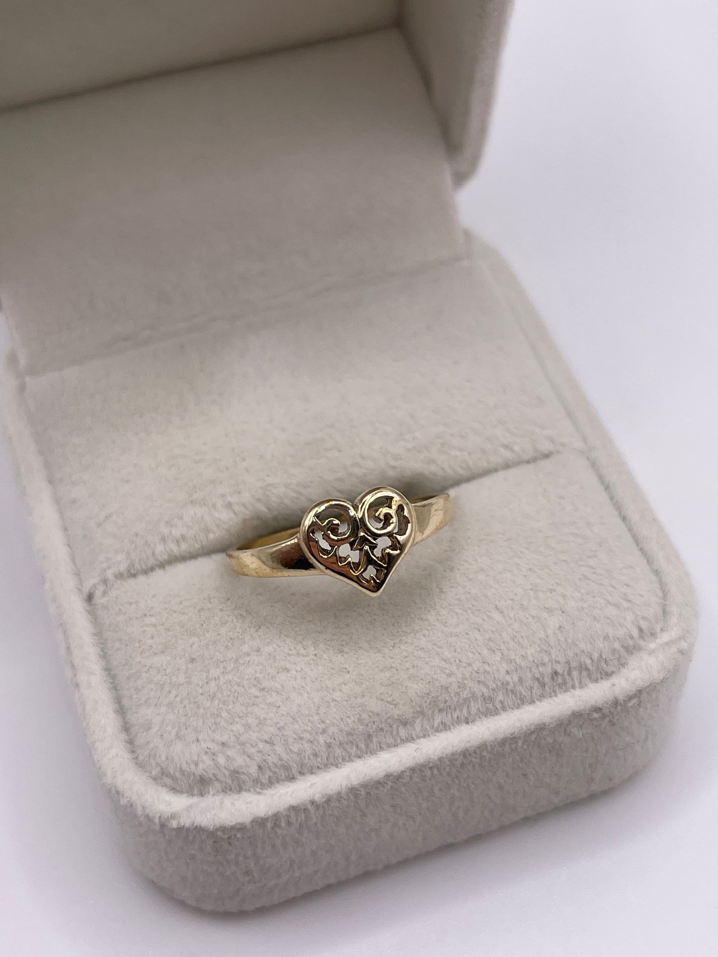 9ct gold heart ring