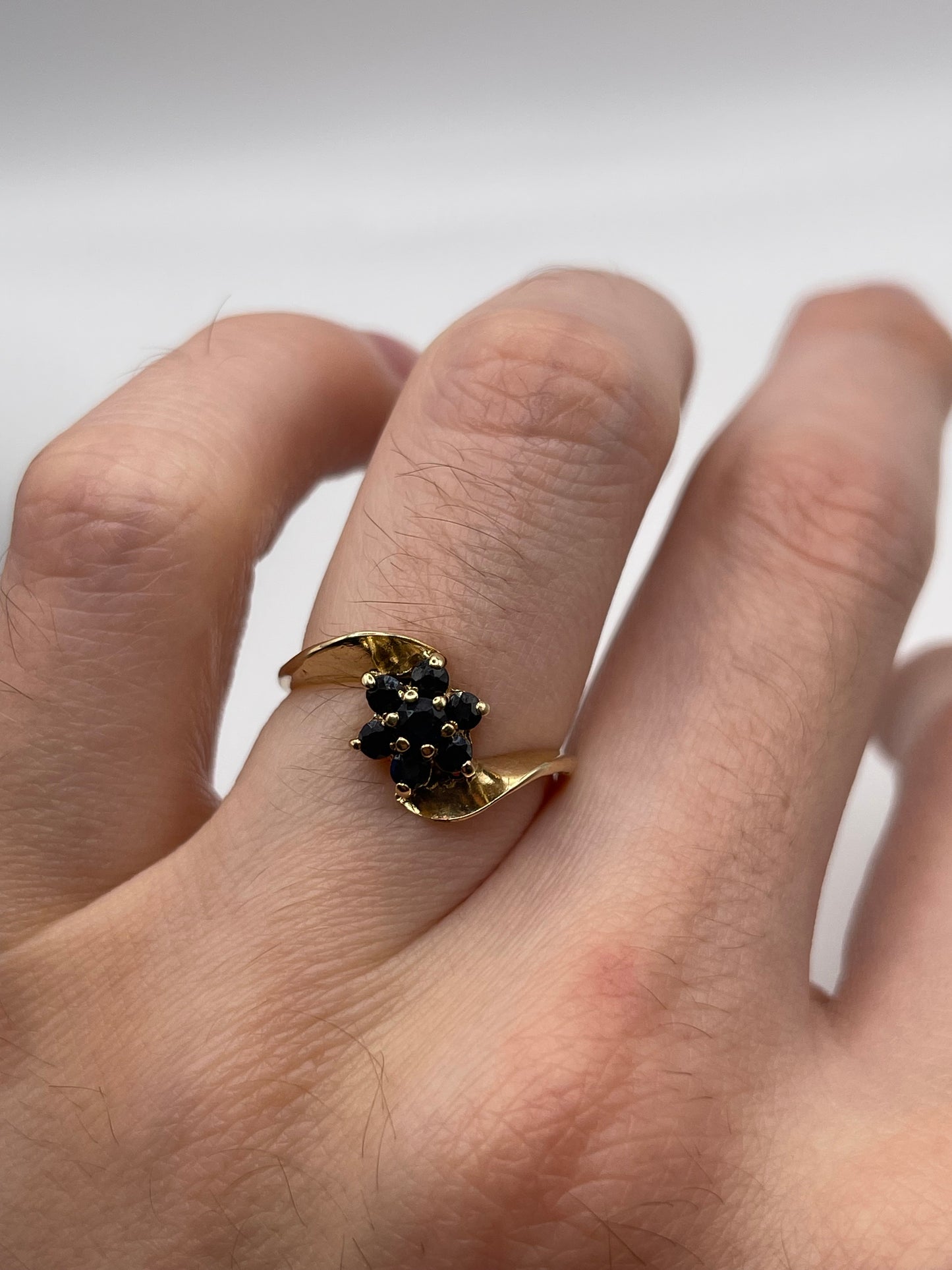9ct gold sapphire cluster ring