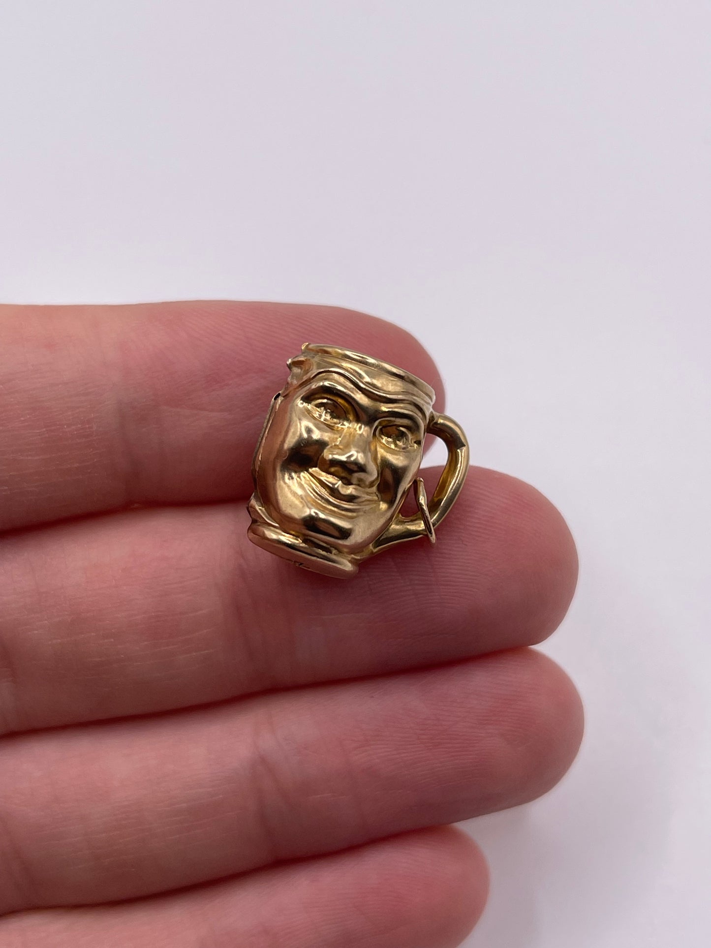 9ct gold toby jug charm