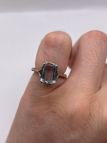9ct white gold aquamarine ring