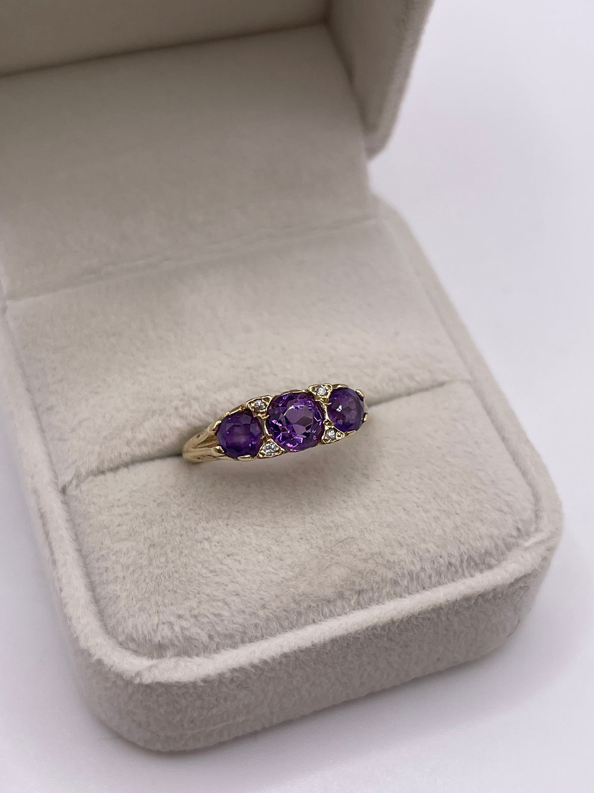 9ct gold amethyst and diamond ring