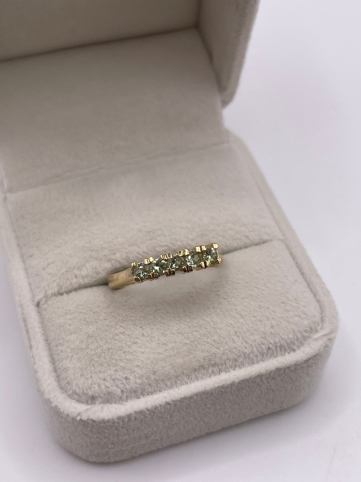 9ct gold quartz ring