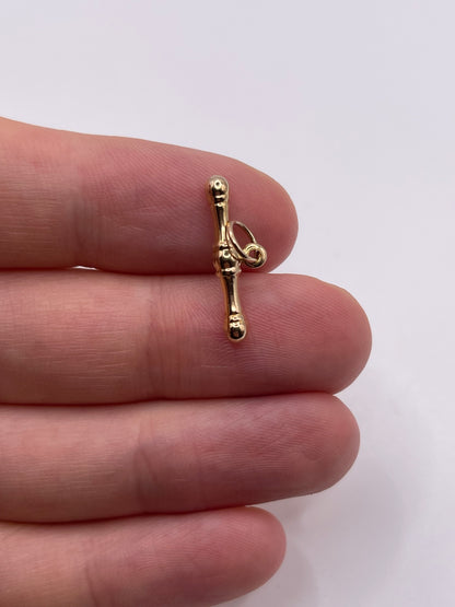 9ct gold t bar pendant