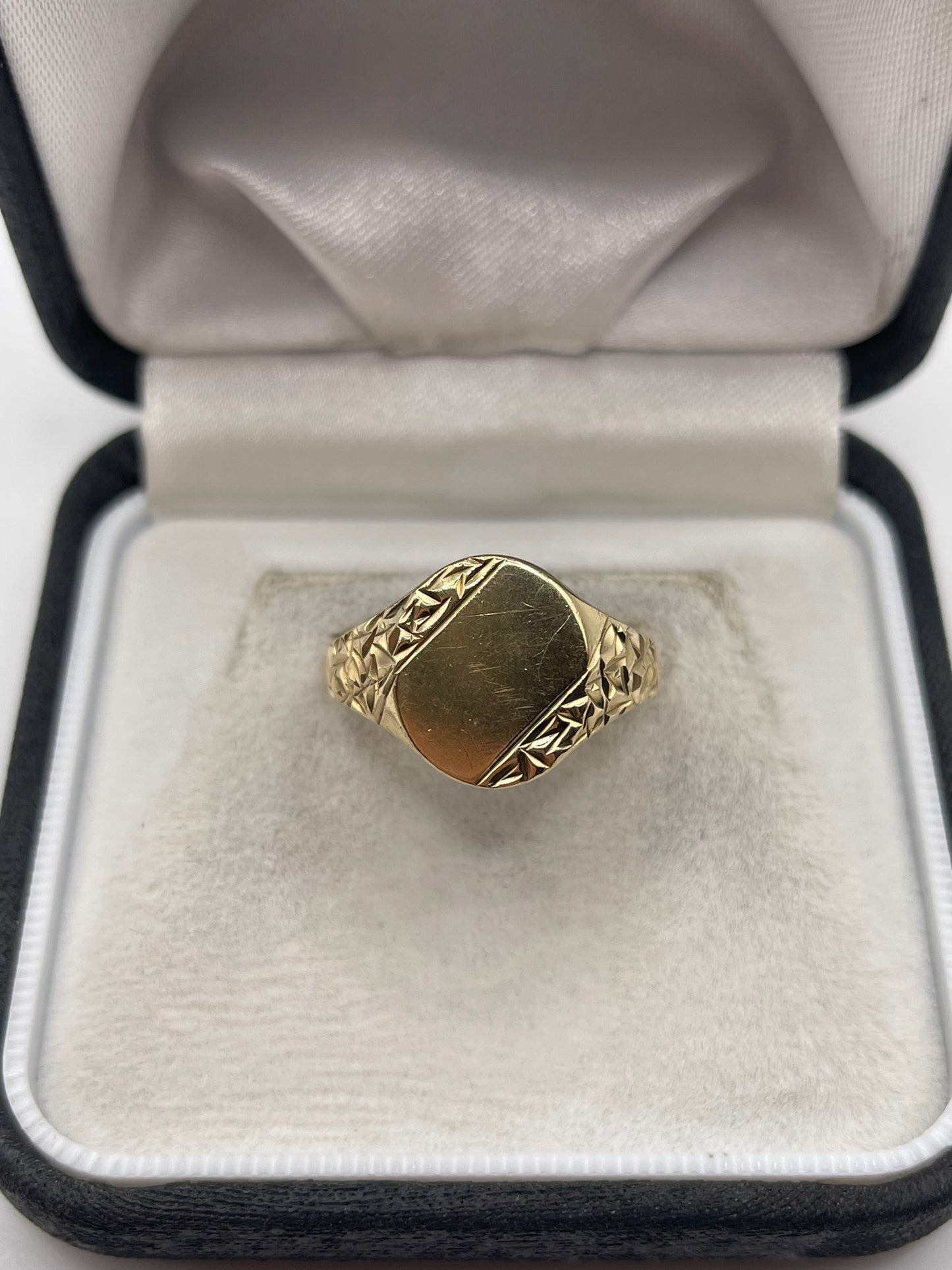 Heavy 9ct gold signet ring