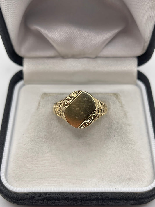 Heavy 9ct gold signet ring