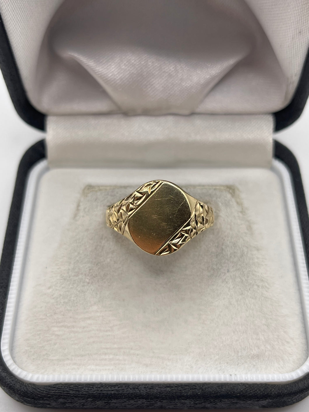 Heavy 9ct gold signet ring