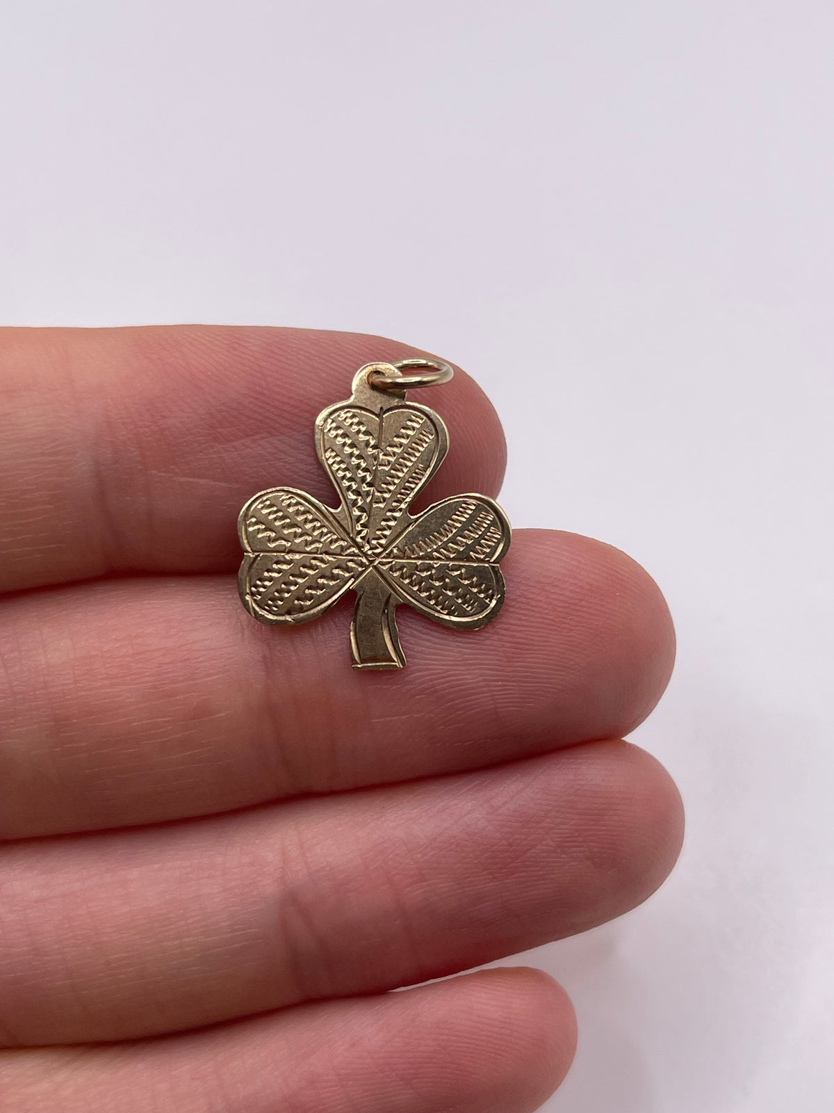 9ct gold shamrock pendant