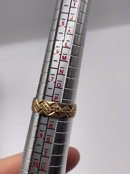 9ct gold patterned band