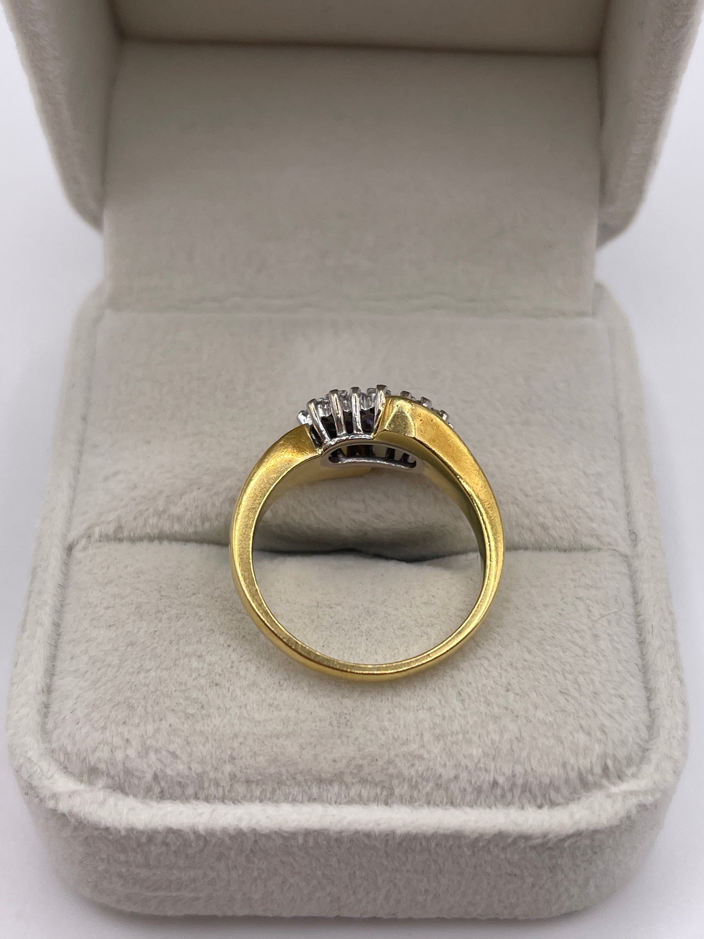 18ct gold sapphire and diamond ring