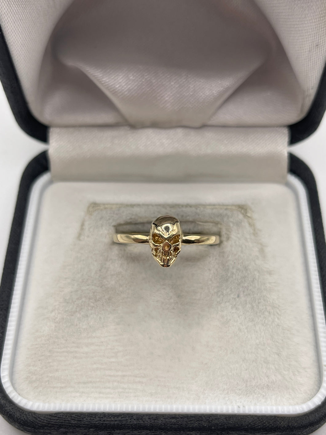 9ct gold skull ring