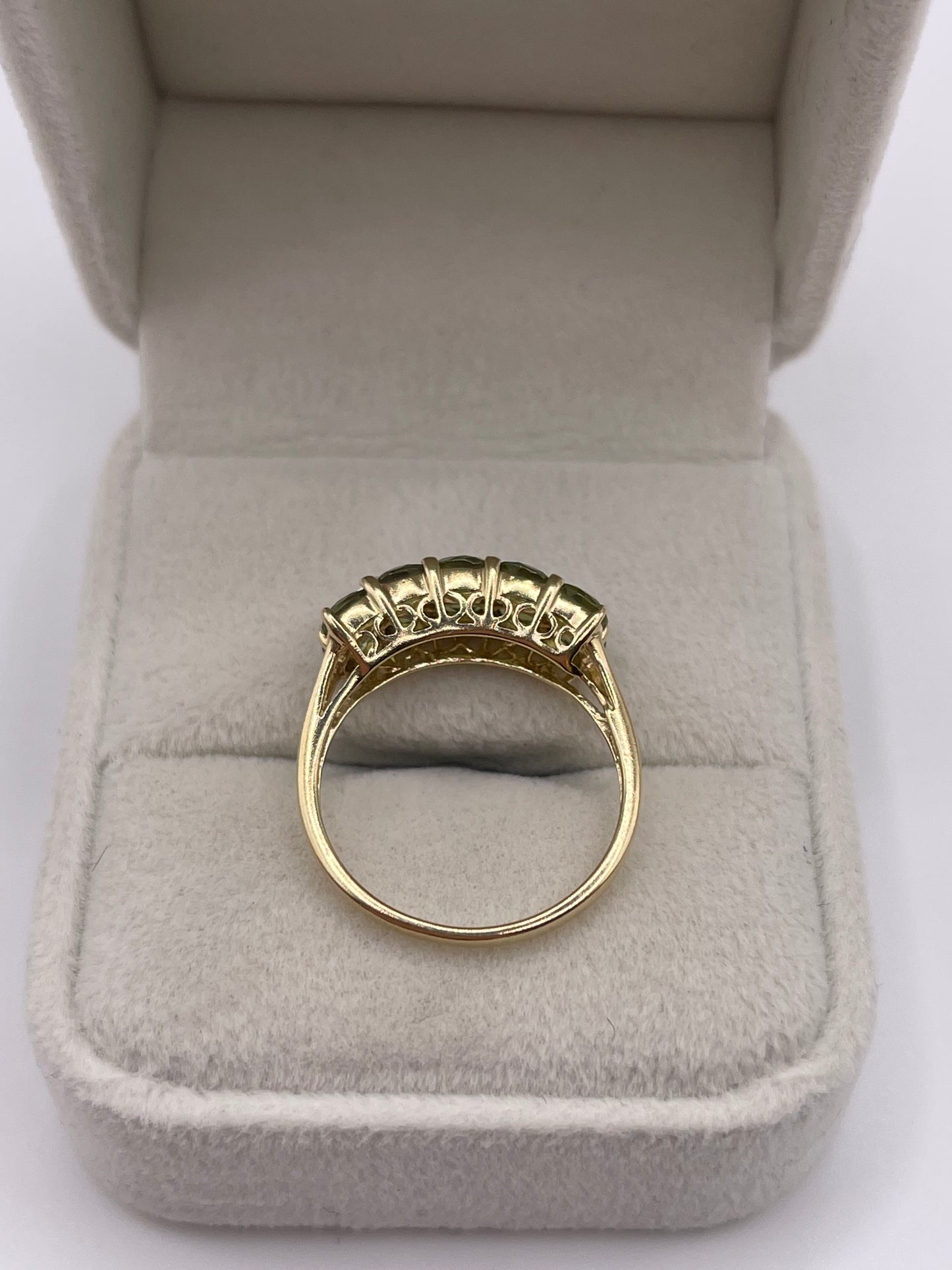 9ct gold peridot and diamond ring