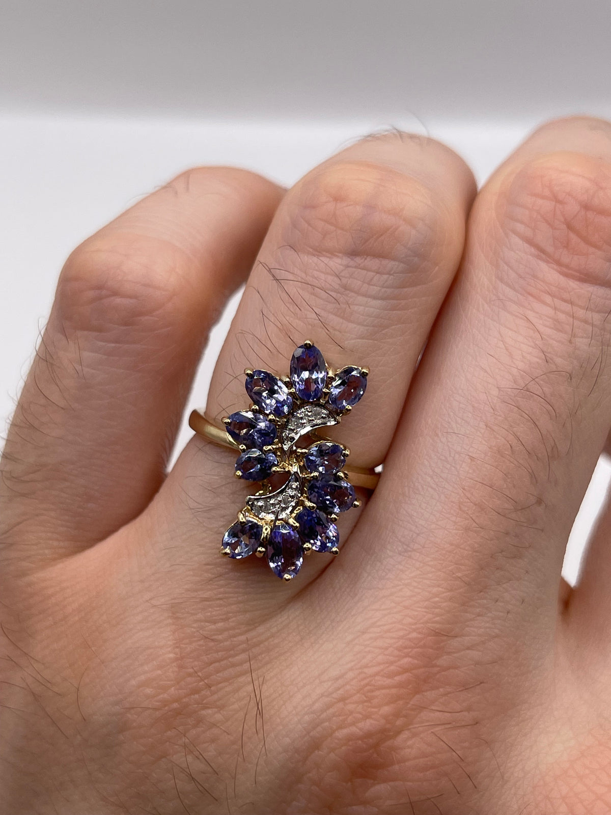 9ct gold tanzanite and diamond ring