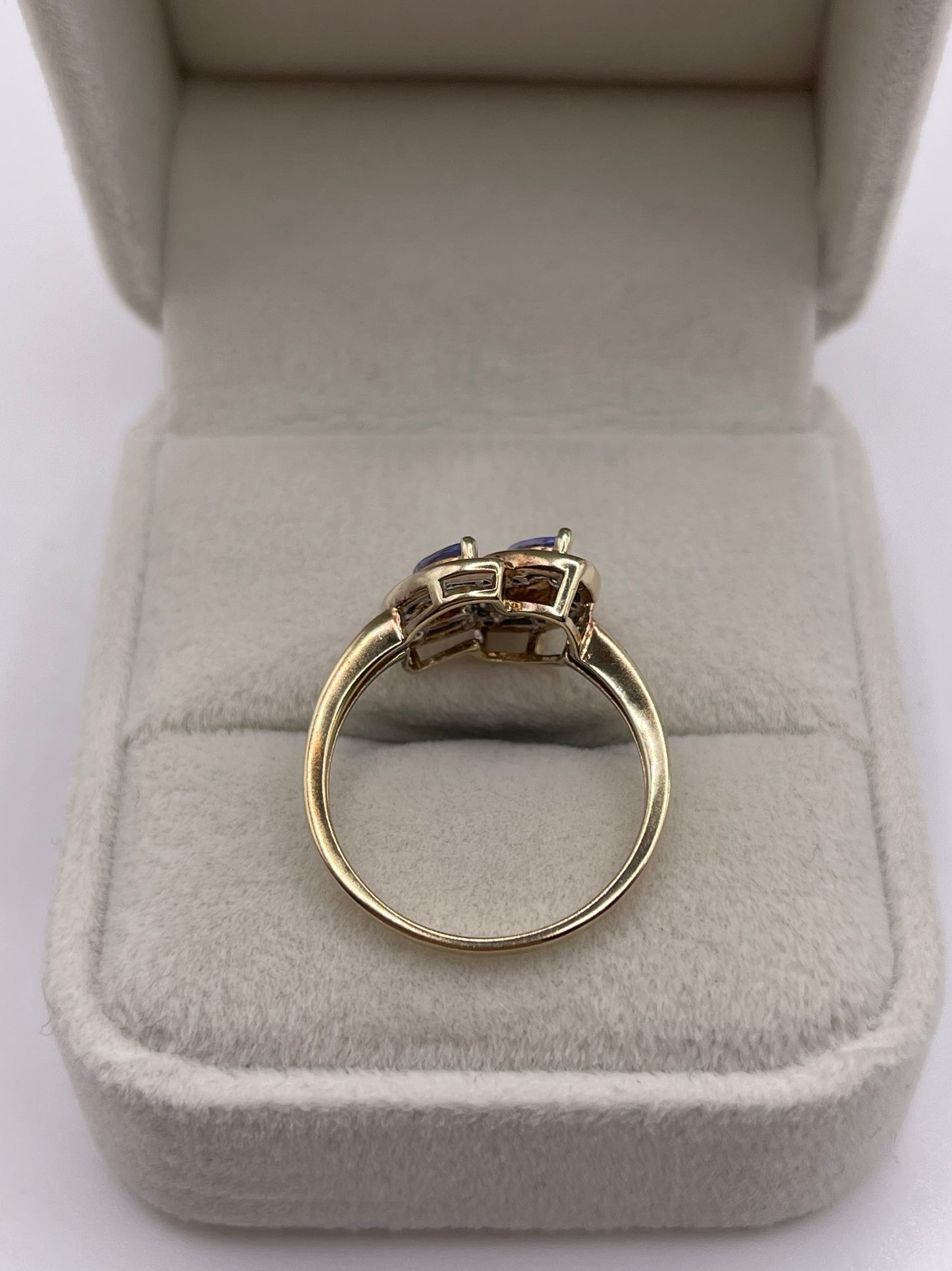 9ct gold tanzanite and diamond ring