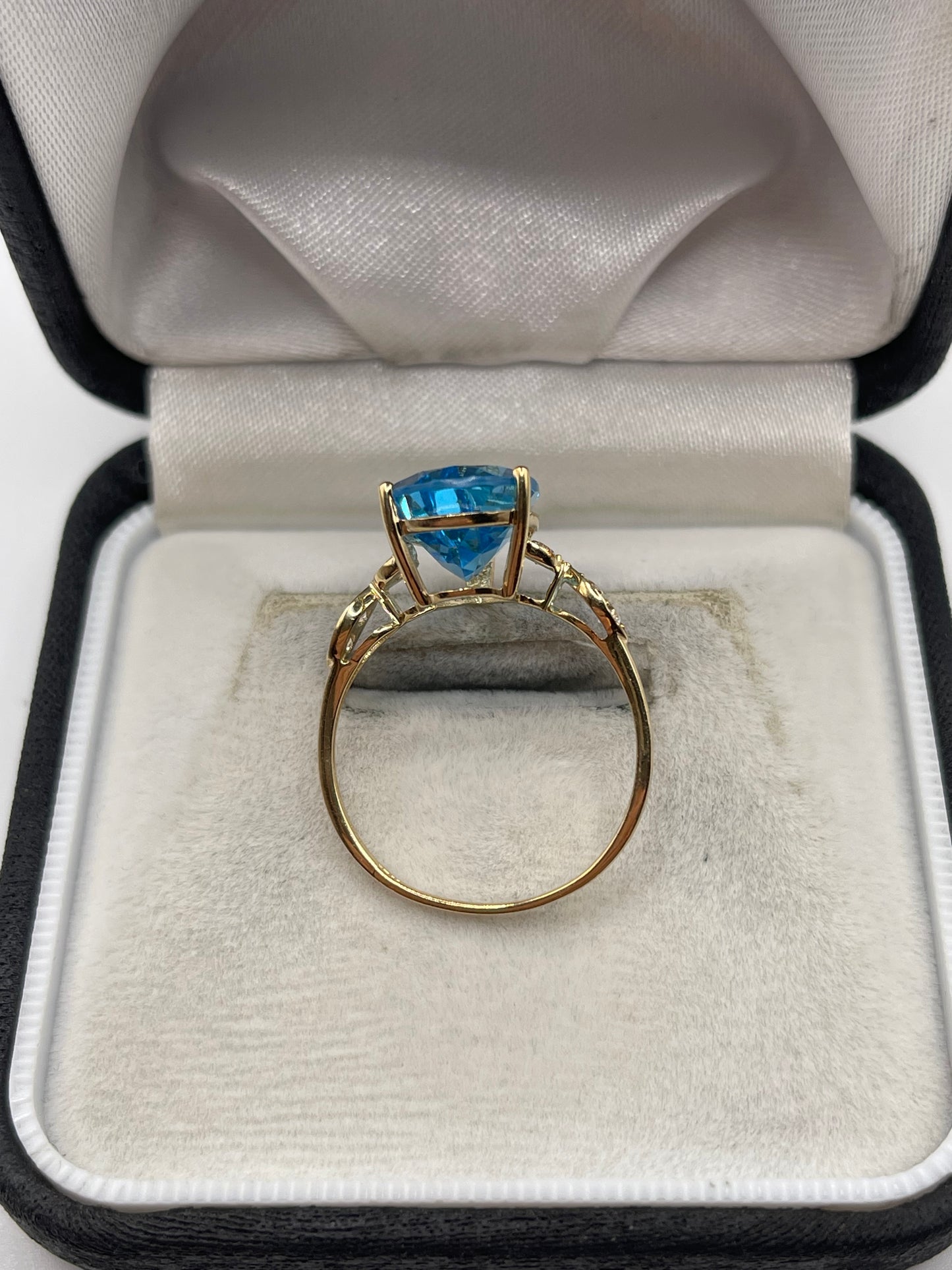 9ct gold topaz cluster ring