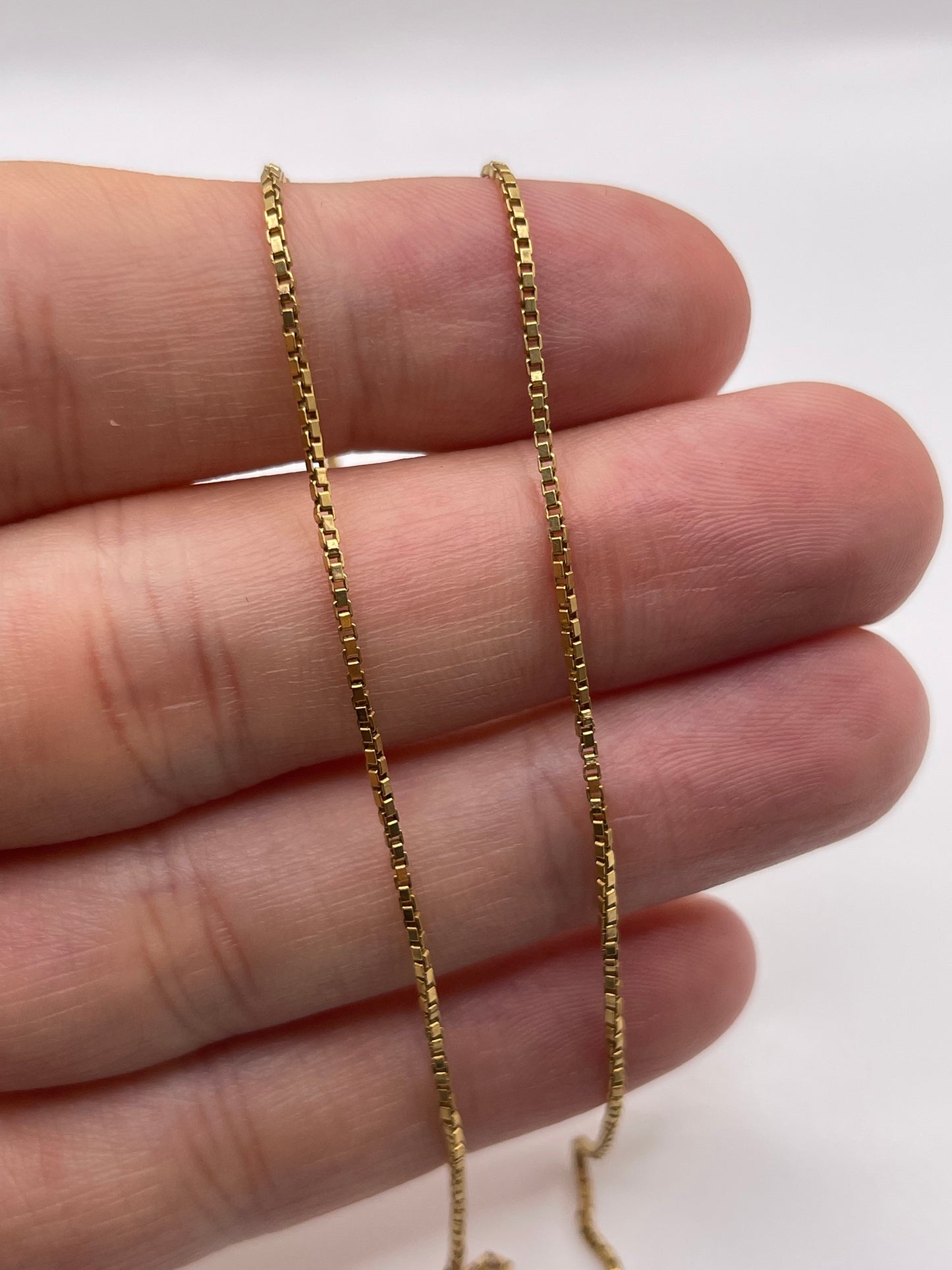 18ct gold chain 205