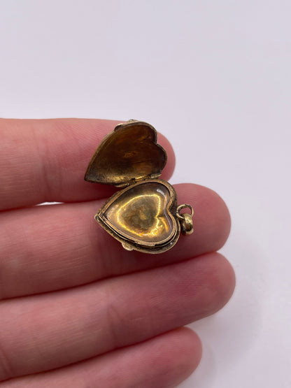 Antique 15ct gold garnet and heart locket