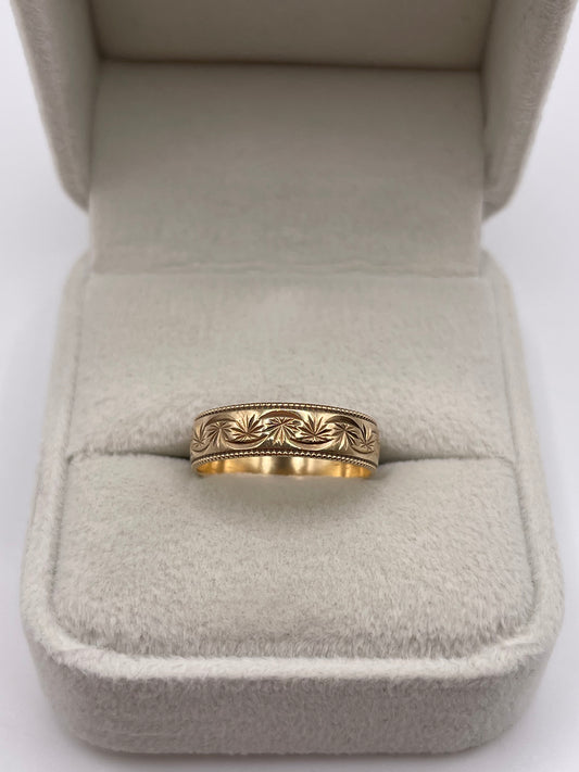 9ct gold patterned ring