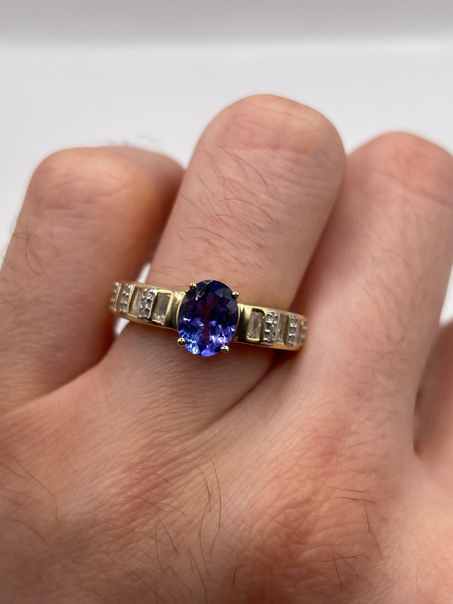 14ct gold tanzanite and diamond ring