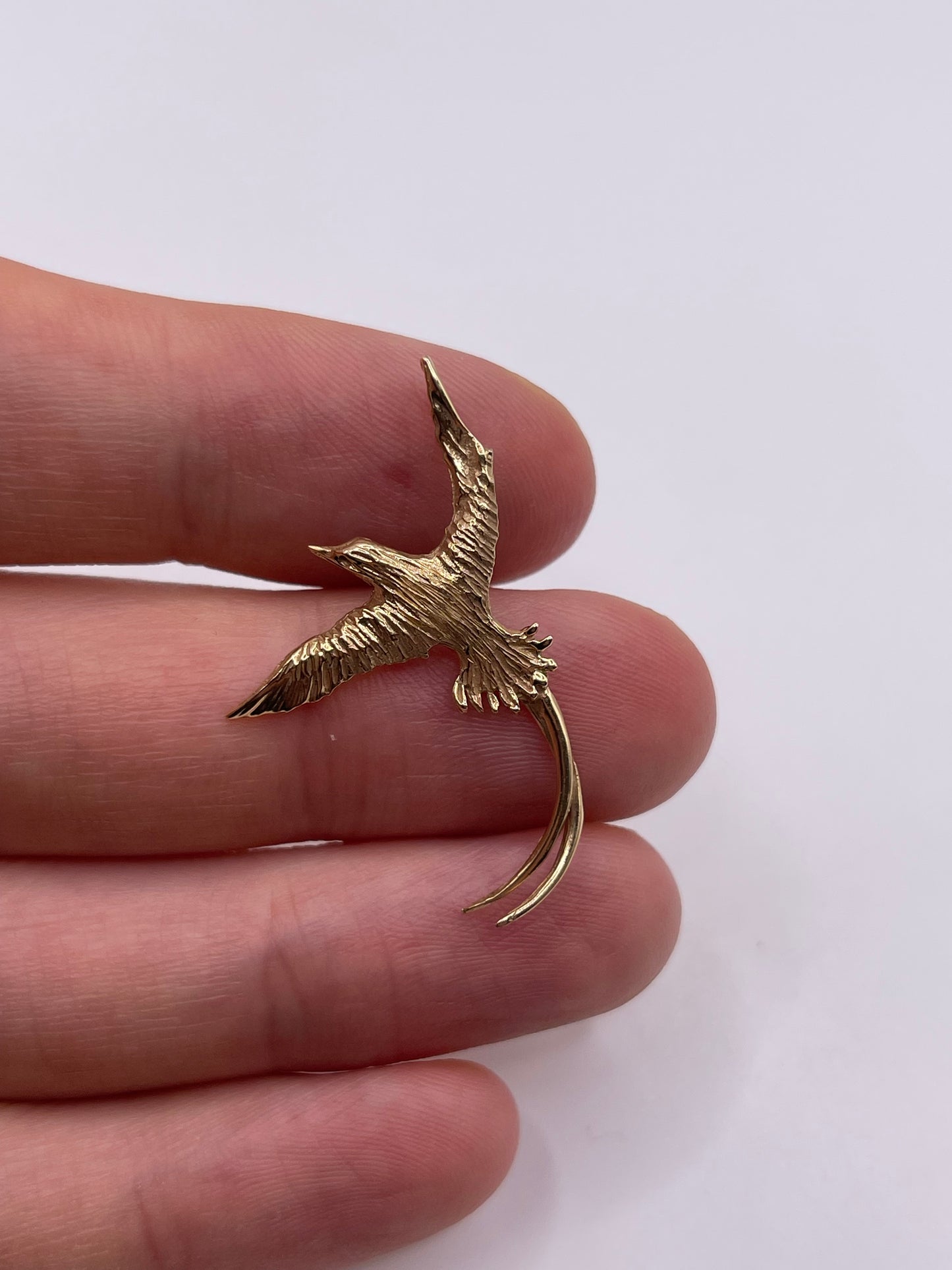 14ct gold bird pendant