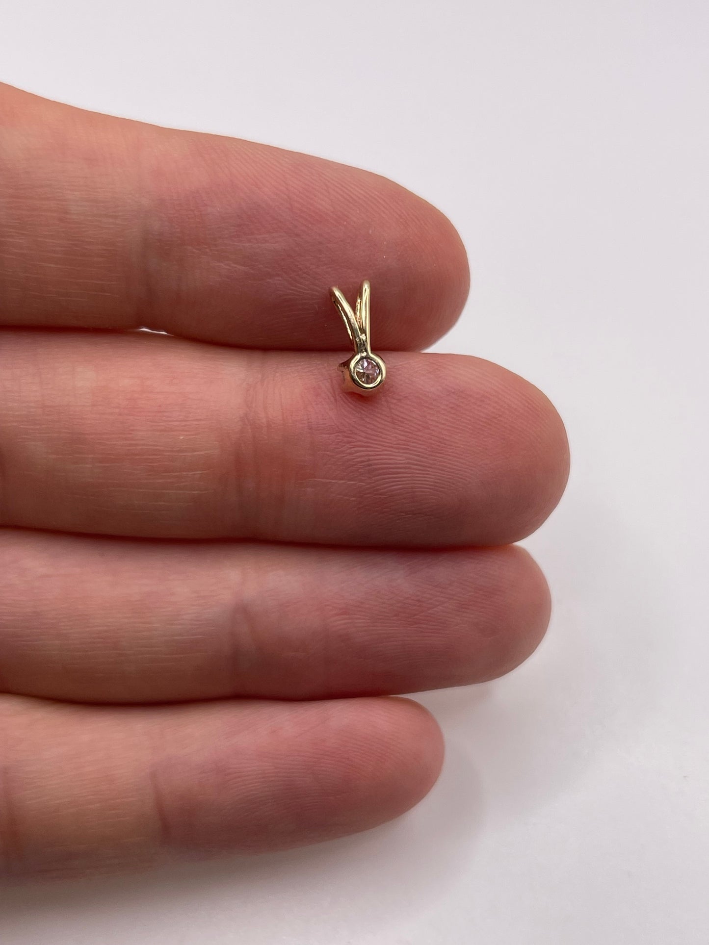 9ct gold diamond pendant