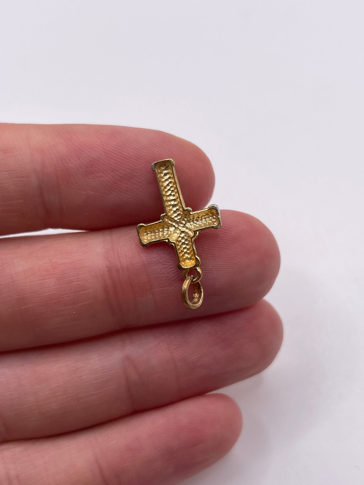 9ct gold cross pendant