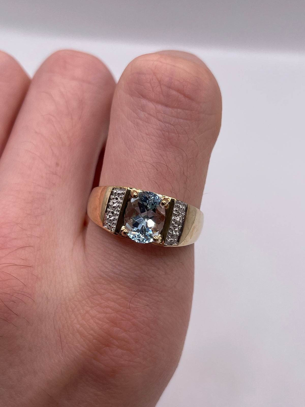 9ct gold aquamarine and diamond ring