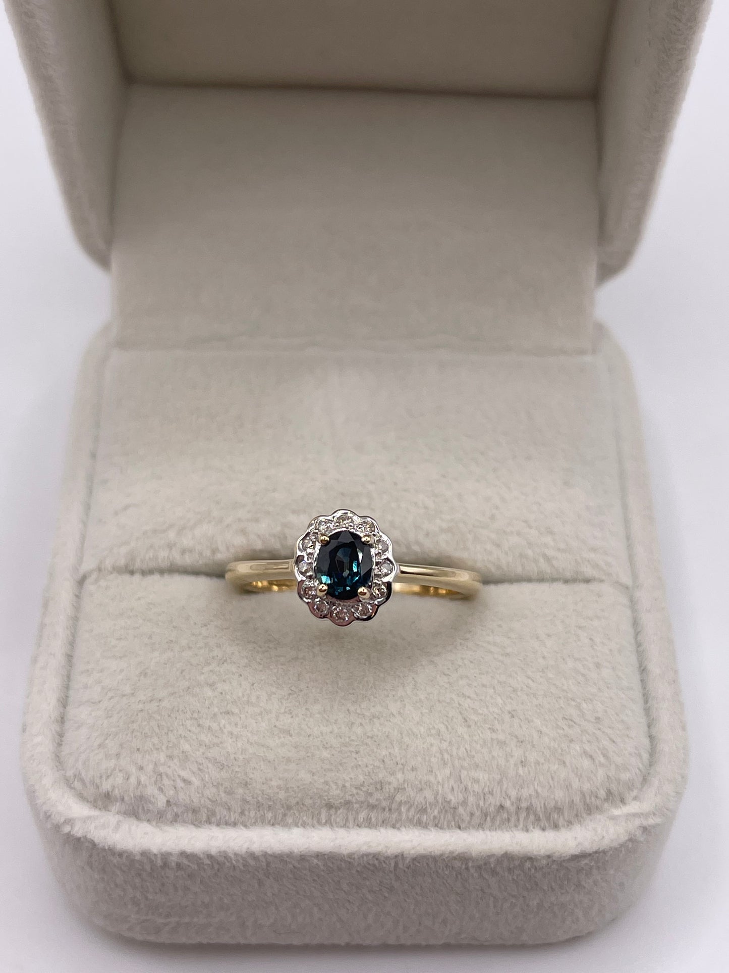 9ct gold sapphire and diamond ring