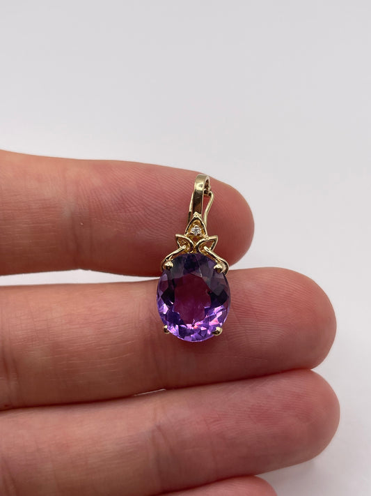 9ct gold amethyst and diamond pendant