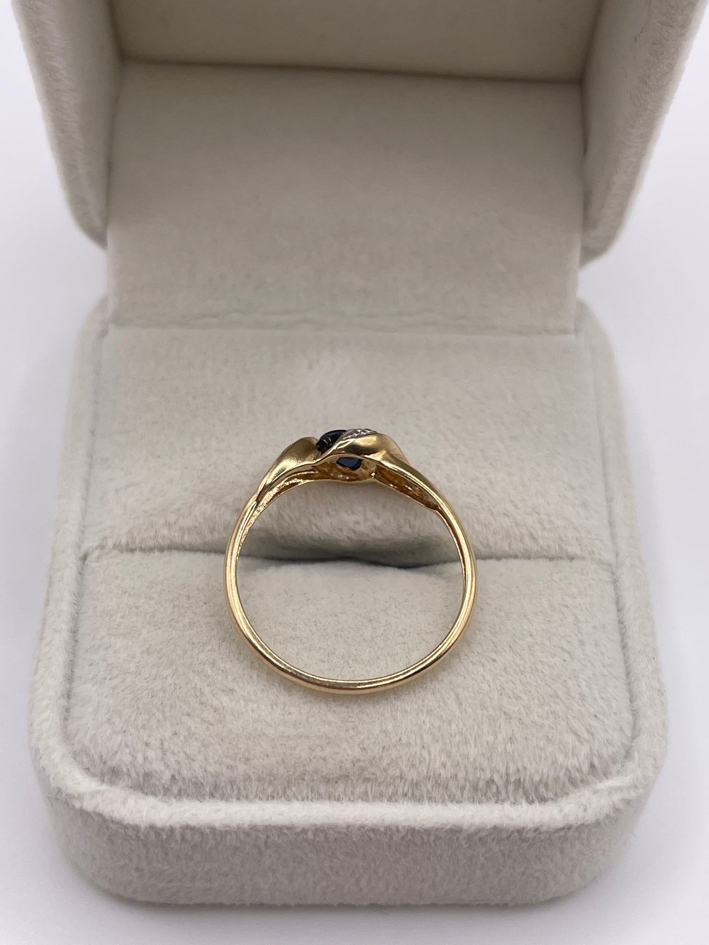 9ct gold sapphire and diamond ring