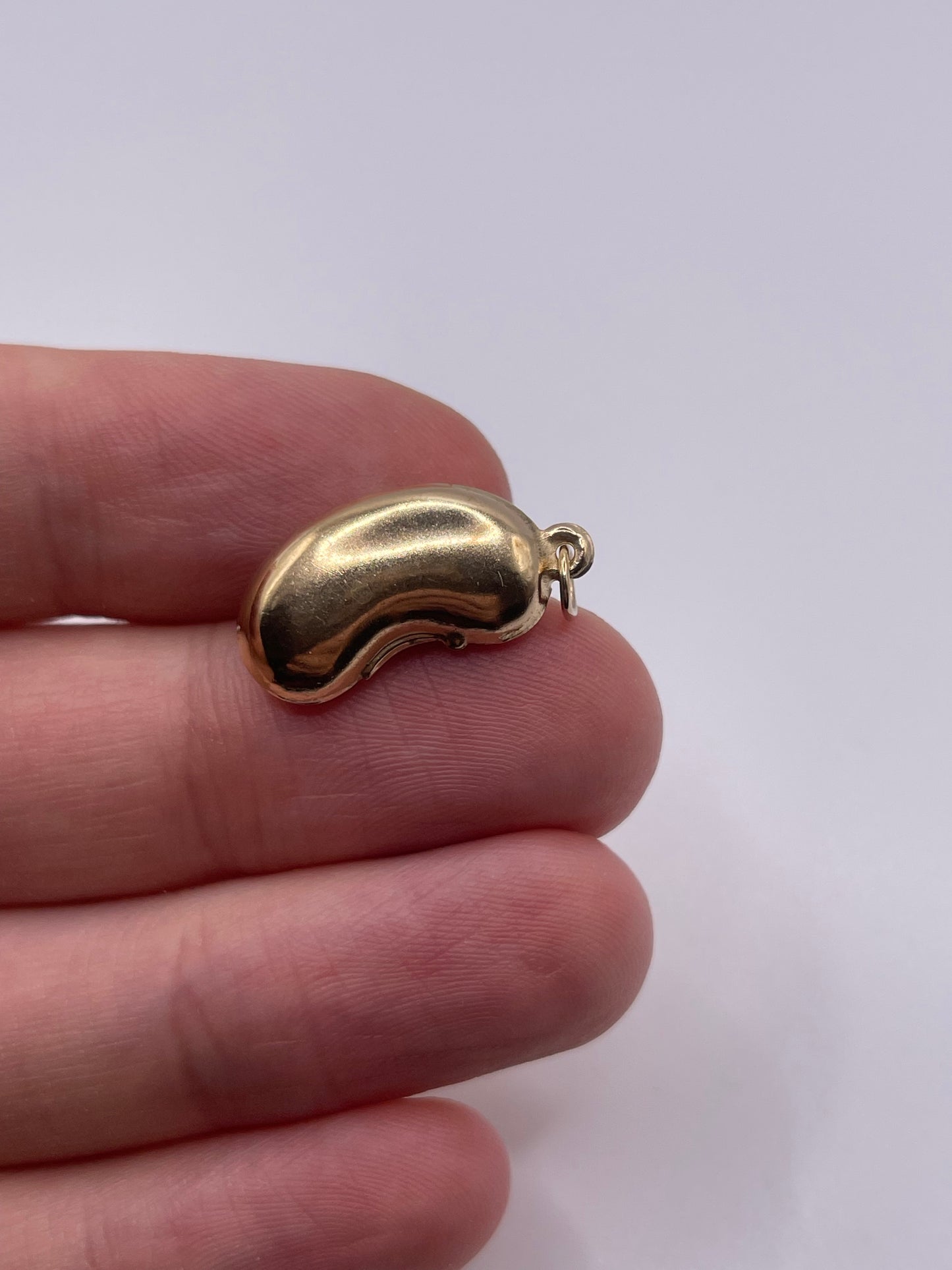9ct gold kidney bean charm