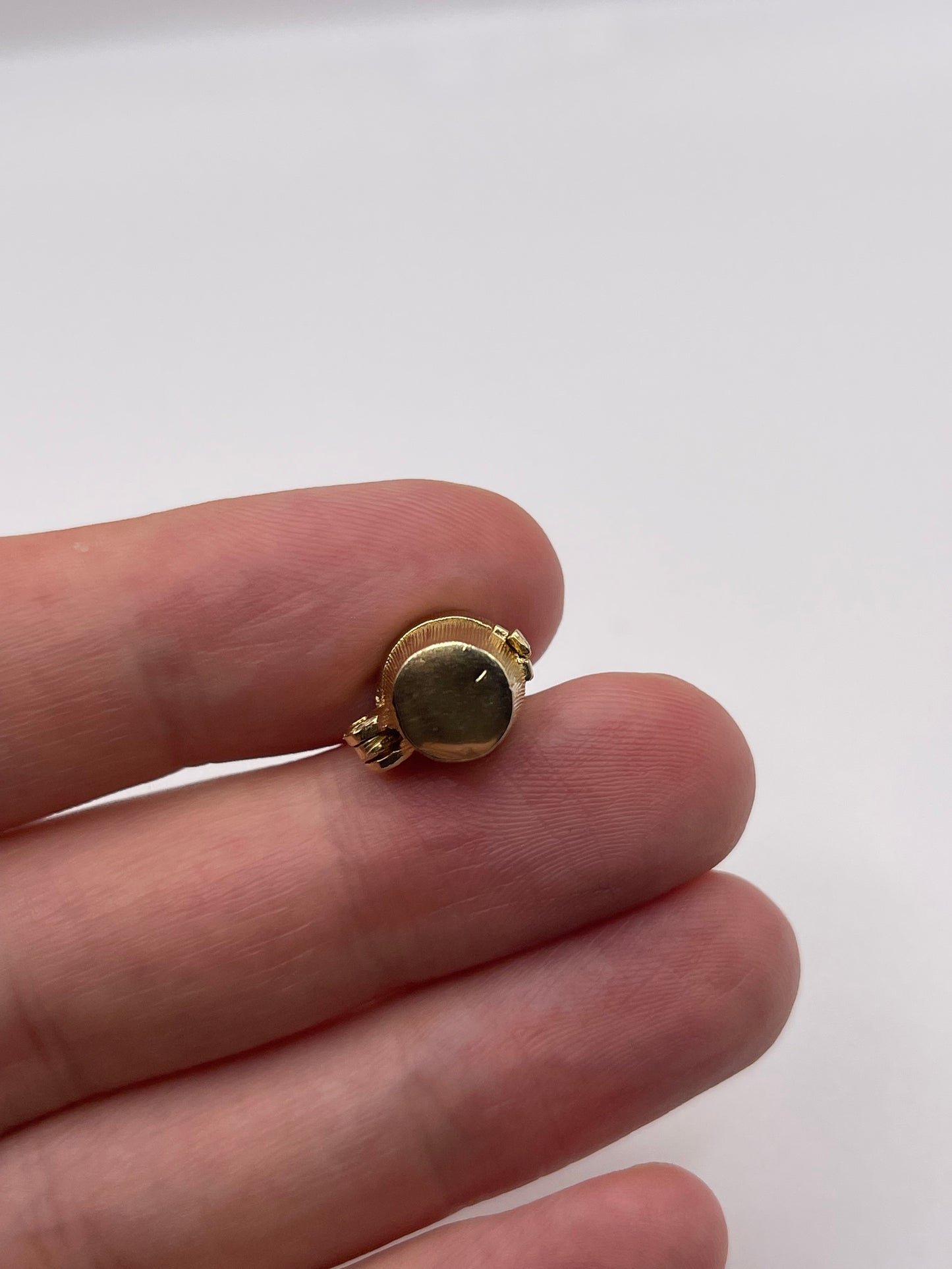 9ct gold champagne charm