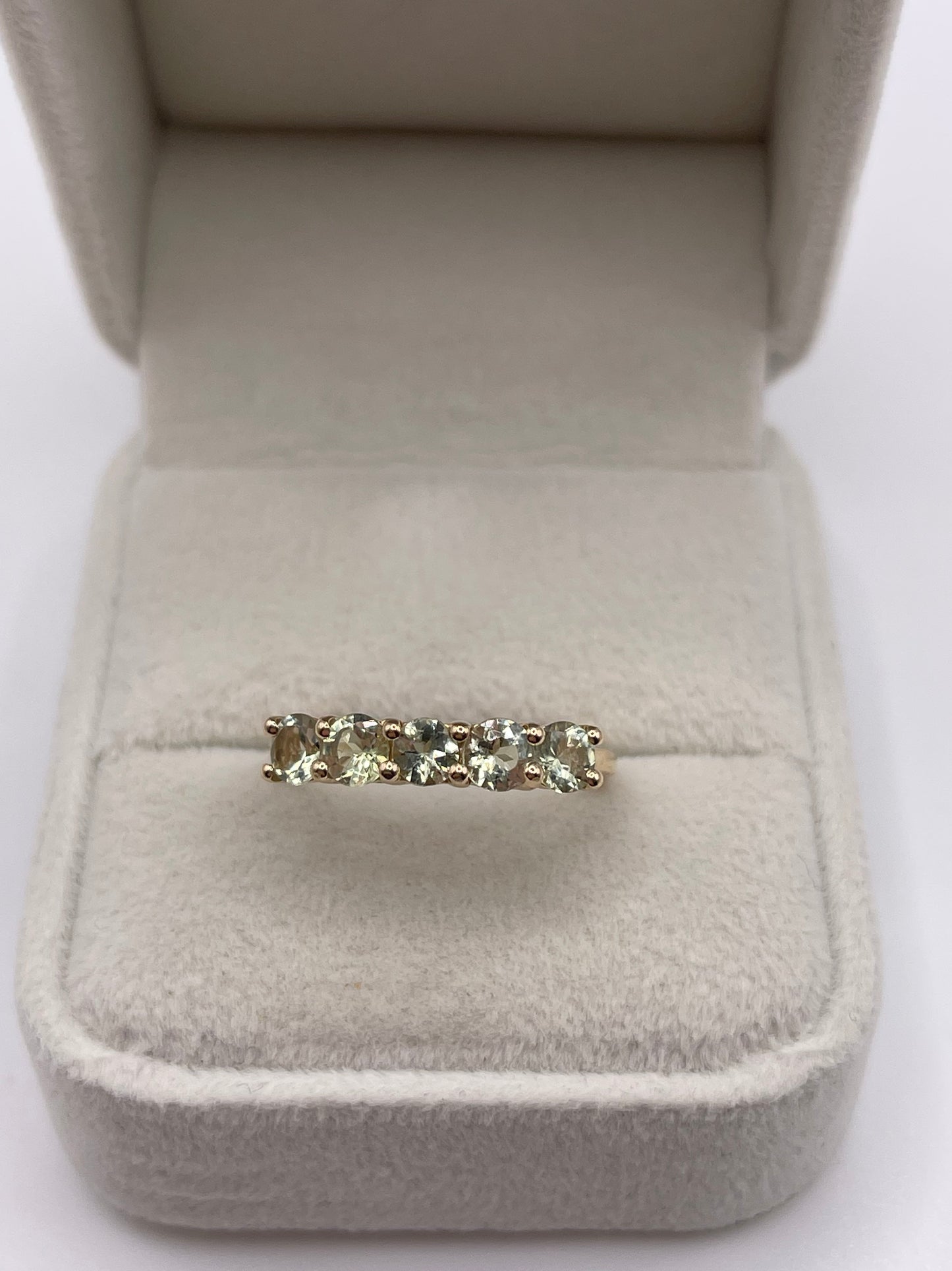 9ct gold quartz ring