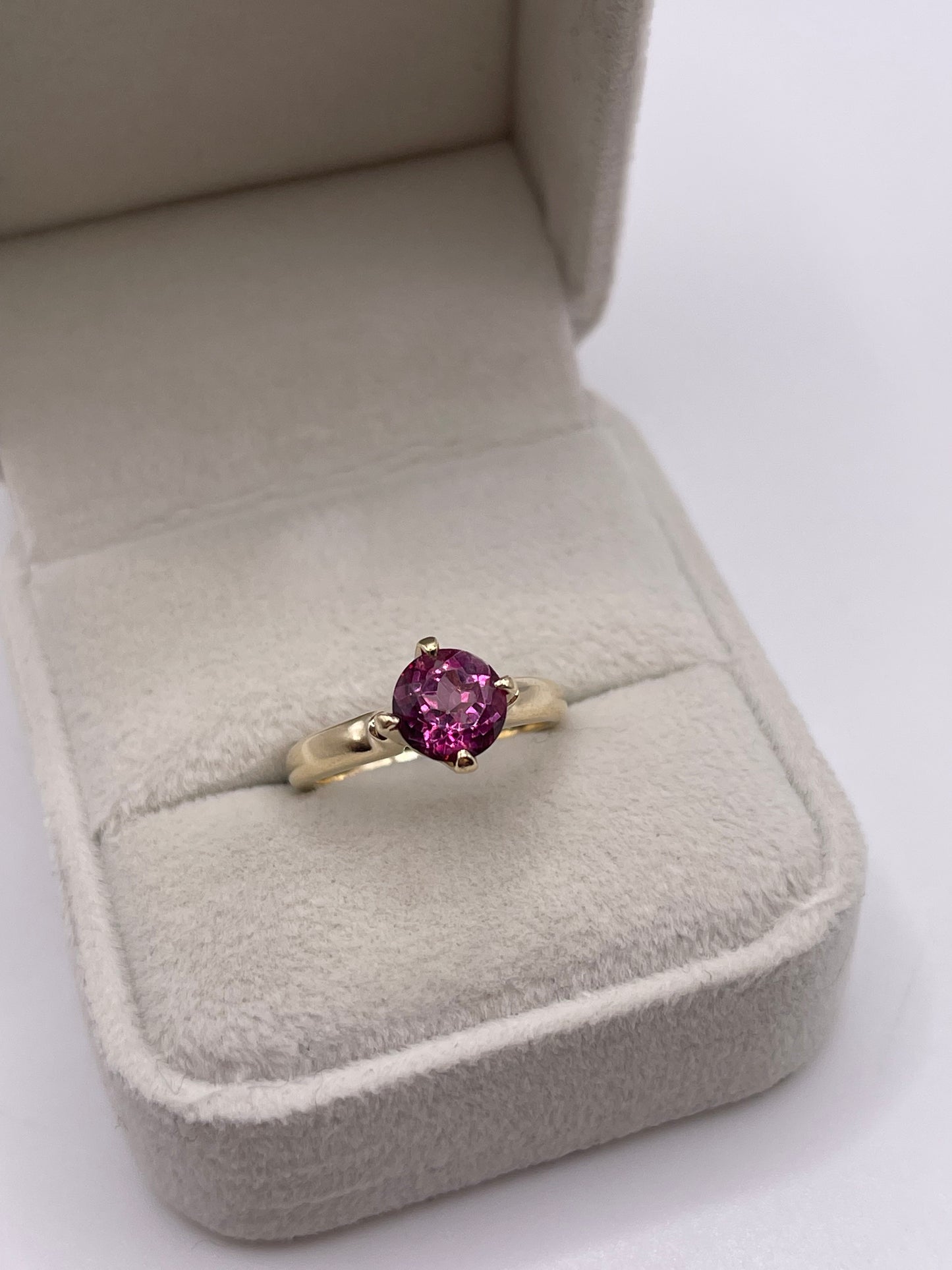 9ct gold pink topaz ring