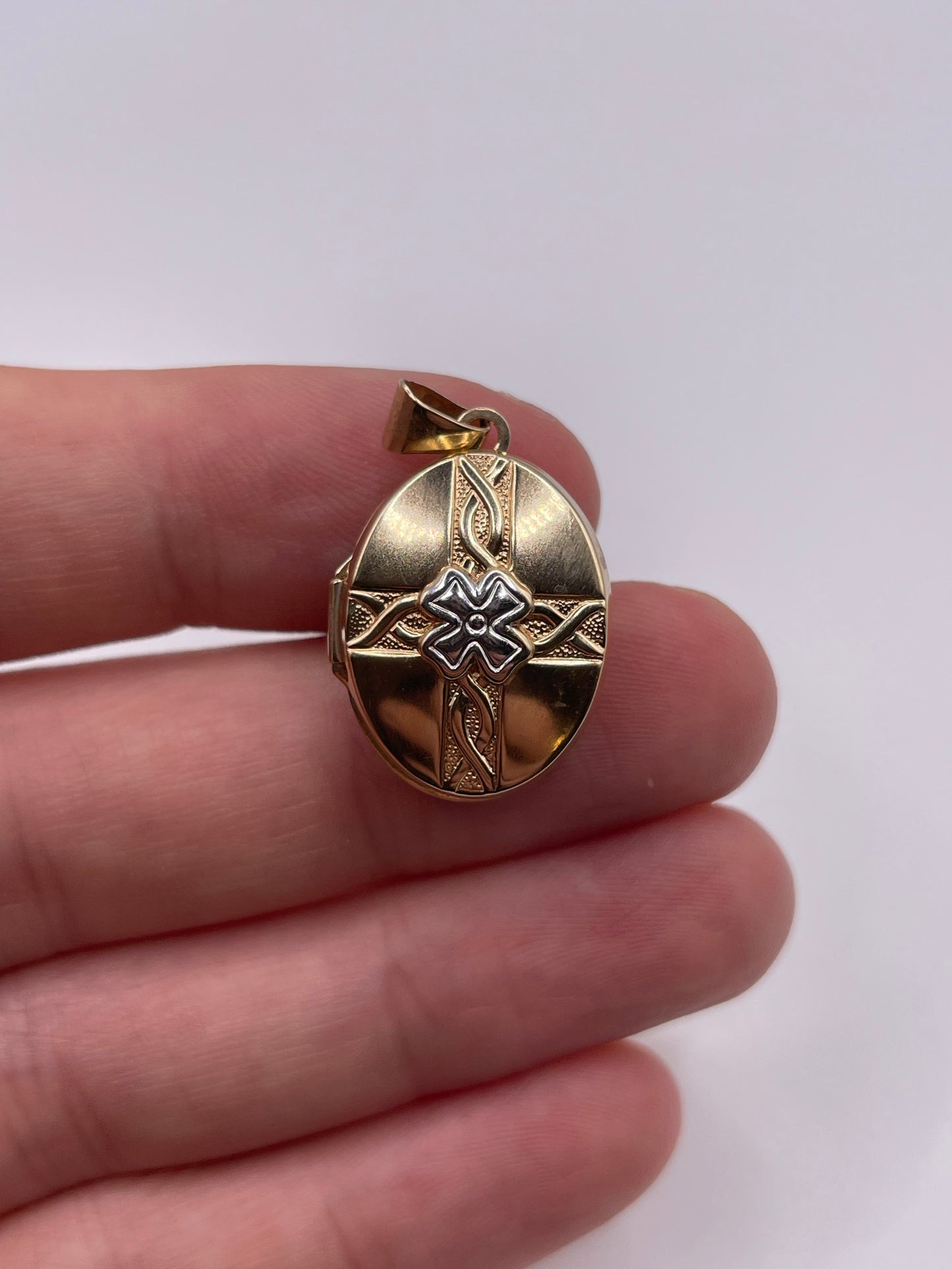 9ct gold Celtic locket